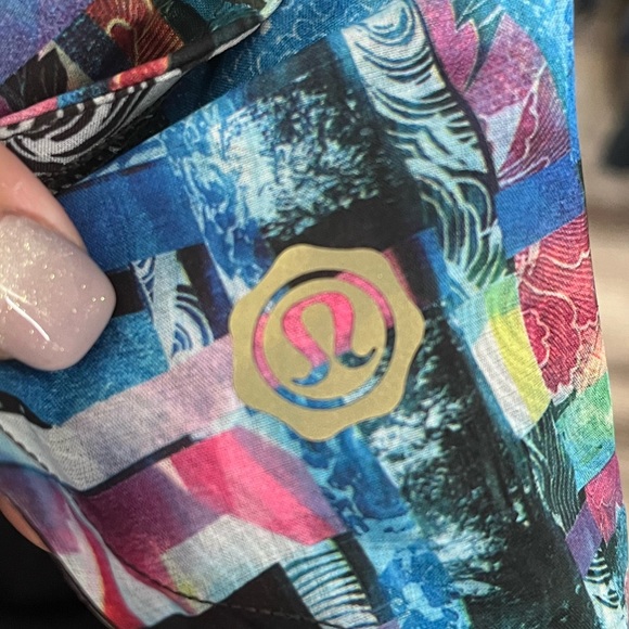 Lululemon seawheeze shorts - Picture 4 of 4